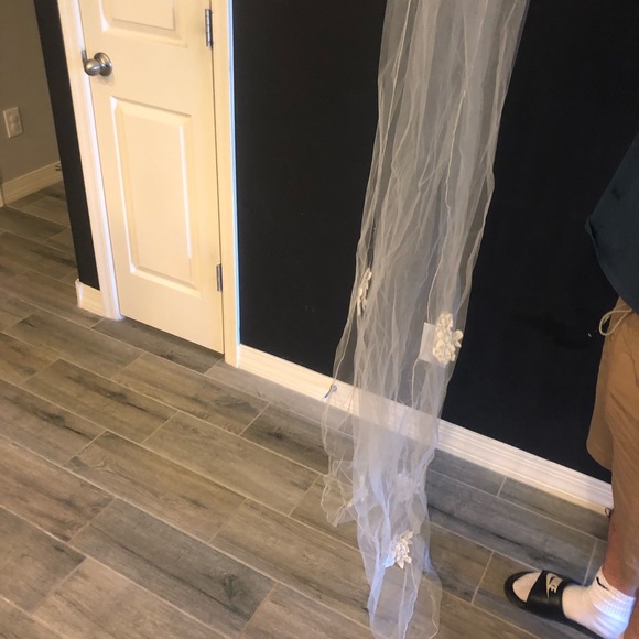 Size 10 Ivory Wedding Dress. New with Tags - Picture 6 of 8